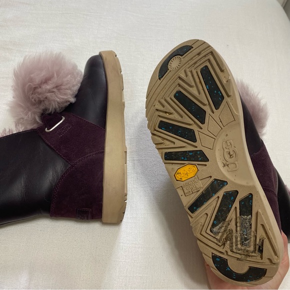 UGG, Purple Patent Leather Outer Sheepskin Lined Detachable Pink PoM Pom sz 7.5 - Picture 3 of 7